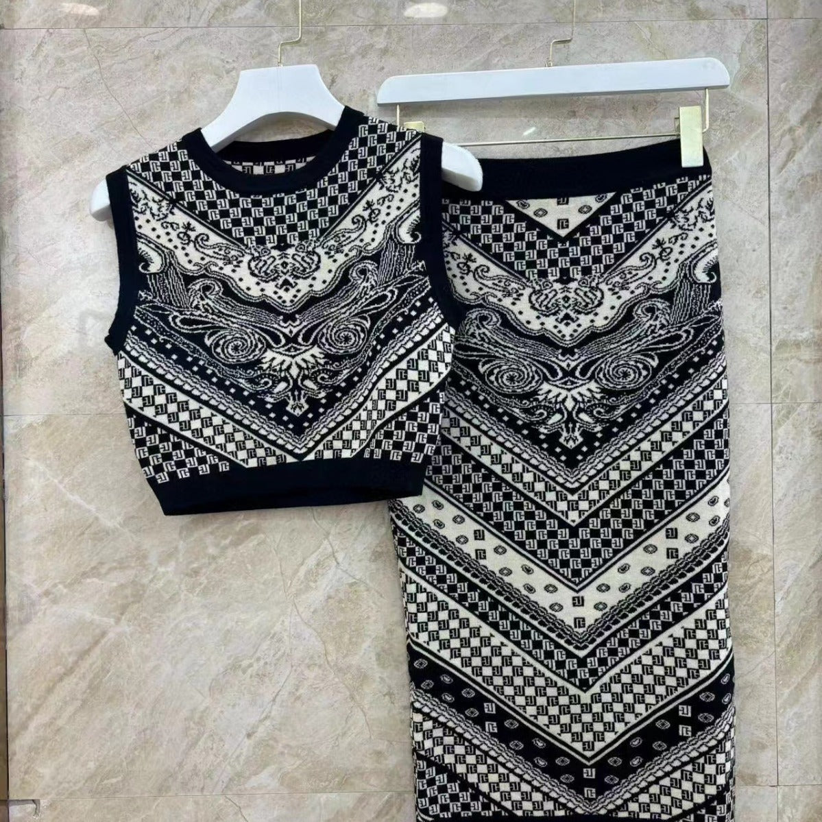 Light cooked small plaid wearing jacquard vest plaid long skirt fashion set