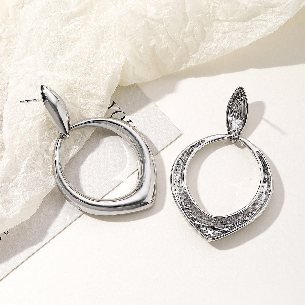 Retro Hong Kong style niche design earrings, cool style earrings, temperament earrings