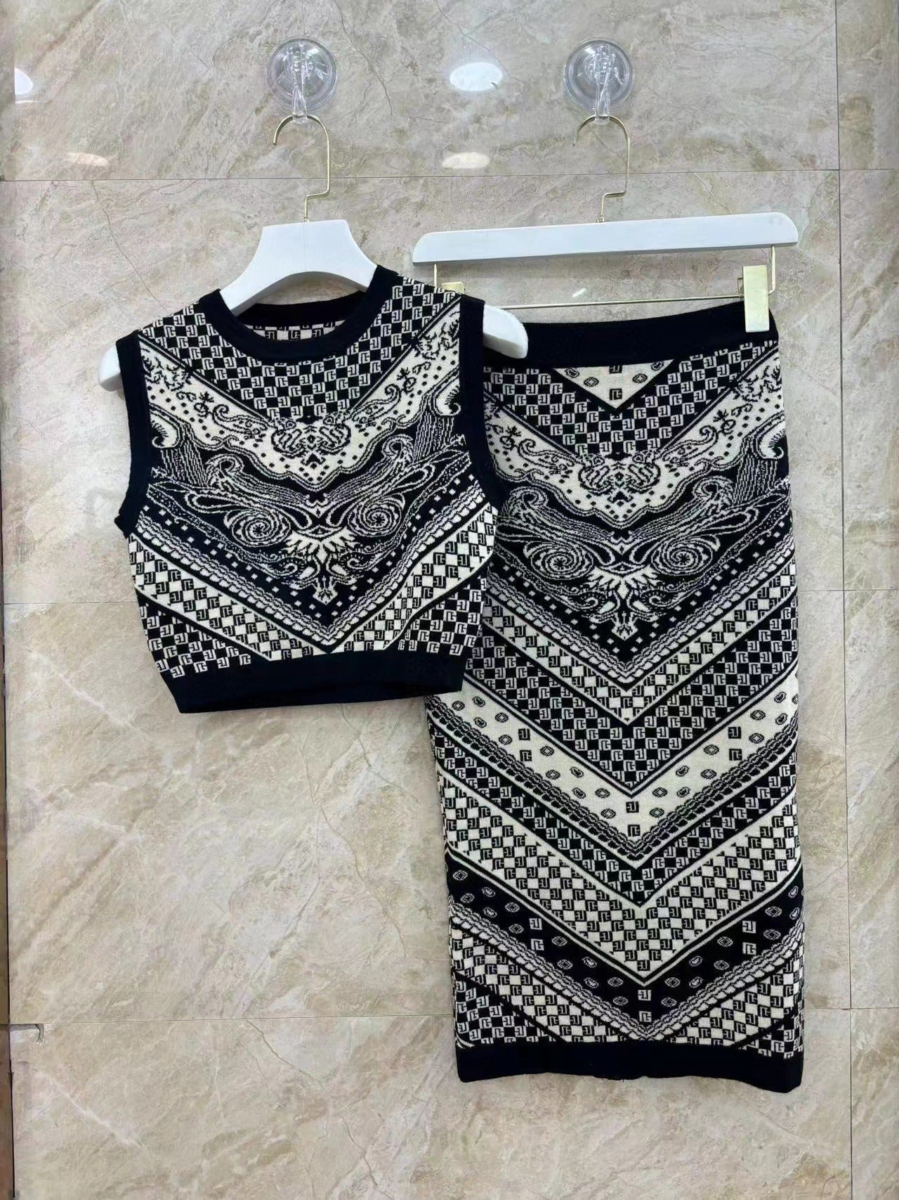 Light cooked small plaid wearing jacquard vest plaid long skirt fashion set