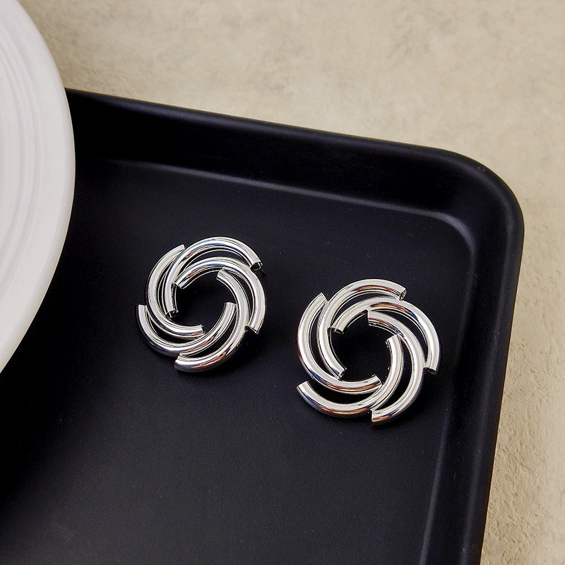 Fashionable and simple flower round earrings, personalized niche earrings, light luxury earrings